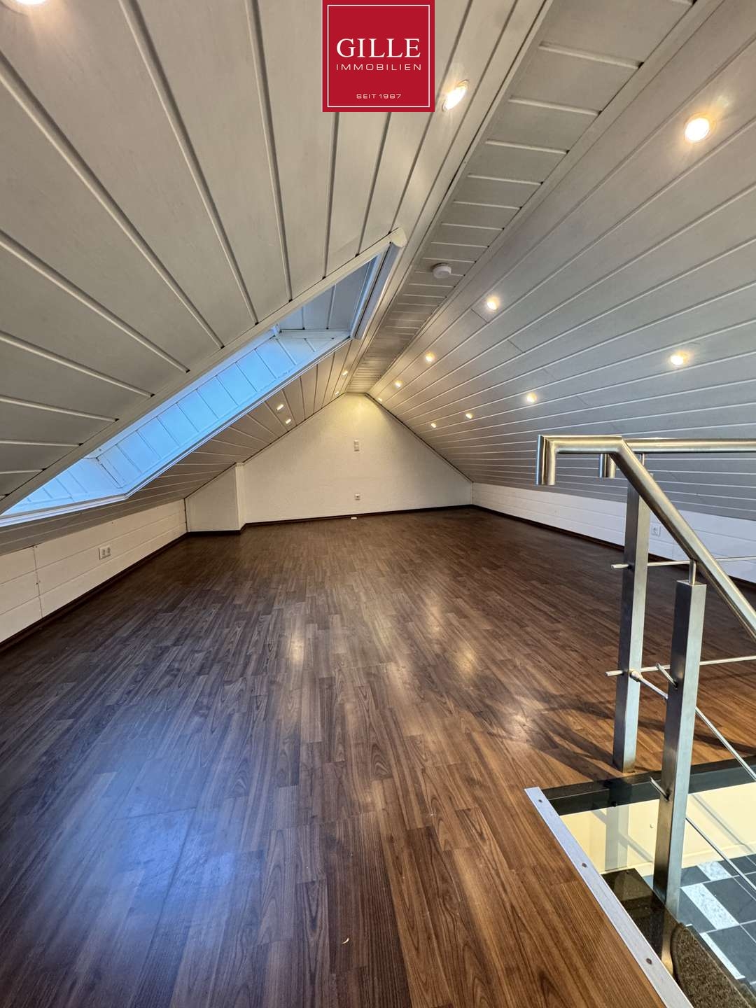 Ansicht 12 von: Kein 08/15: Exklusive Dachgeschosswohnung mit Wintergarten, TG-Stellplatz und Fernblick